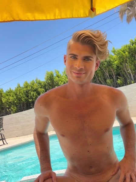 Euroboyinla performs massage in West Hollywood, CA - 939478