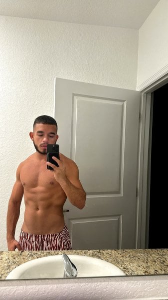 Mathiasjr performs massage in Orlando, FL - 917083