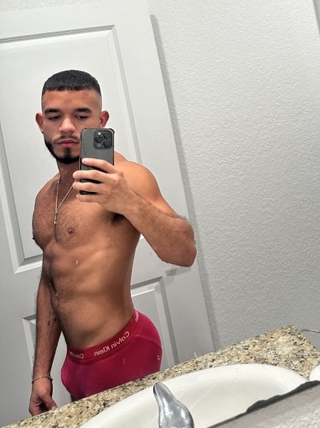 Mathiasjr performs massage in Orlando, FL - 932480