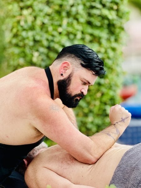 DesertVic performs massage in Palm Springs, CA - 926596