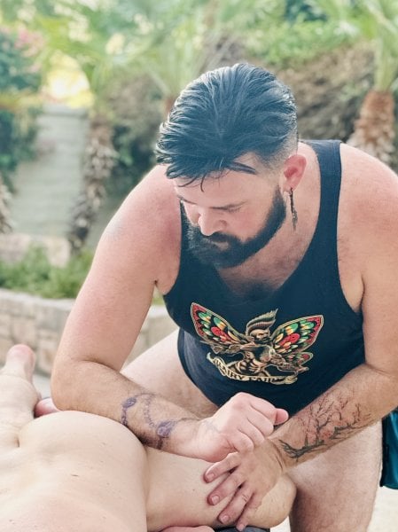 DesertVic performs massage in Palm Springs, CA - 926606