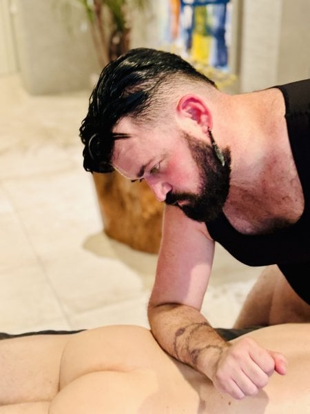 DesertVic performs massage in Palm Springs, CA - 926614