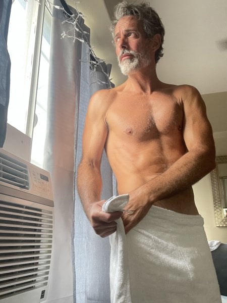 TallTJ performs massage in Honolulu, HI - 924297