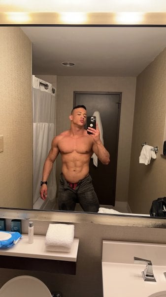 Vicnt performs massage in Chicago, IL - 947129