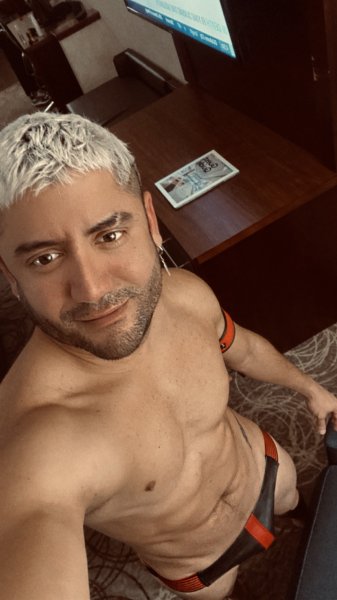 Carloscapelli performs massage in New York City, NY - 922784