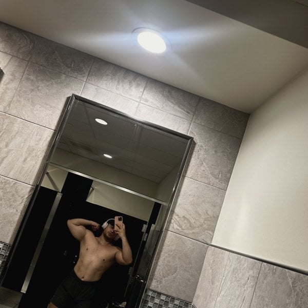 Eloyv performs massage in Philadelphia, PA - 944787