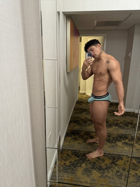 Oliverc performs massage in New York City, NY - 912688