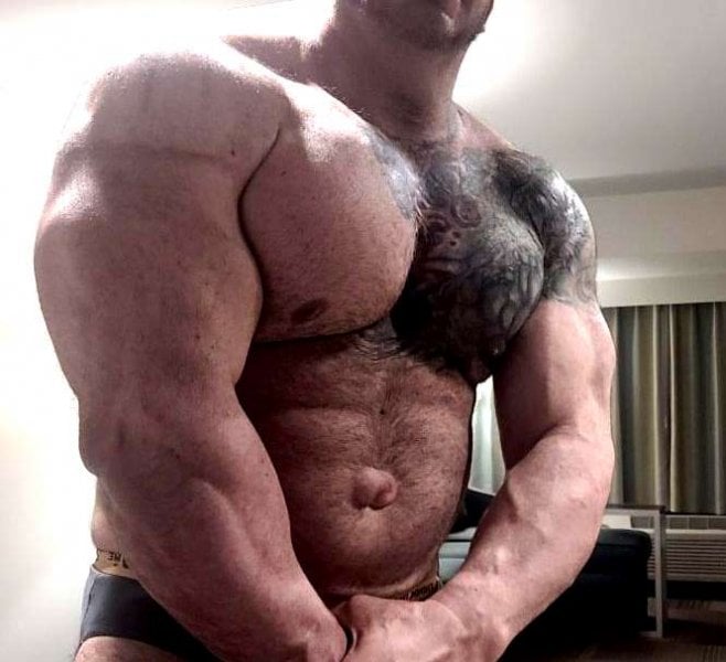 BodybuilderZeuz performs massage in Chicago, IL - 933343