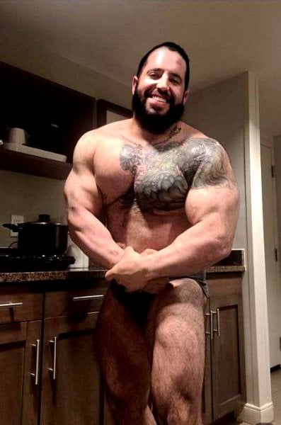 BodybuilderZeuz performs massage in Chicago, IL - 933344