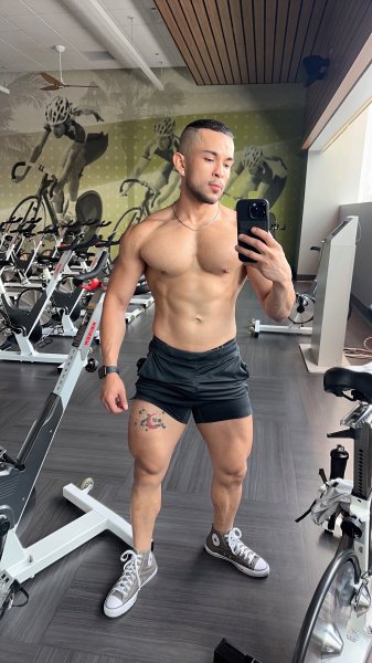 Esjunior performs massage in Los Angeles, CA - 929226