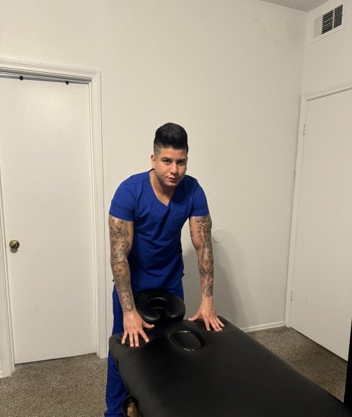 Chyno performs massage in Dallas, TX - 913063