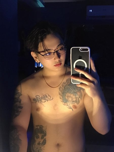 Calvinbagets performs massage in Manila, Philippines - 945686