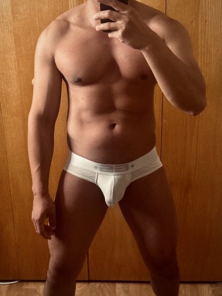 Fredhandsome performs massage in Chicago, IL - 913878