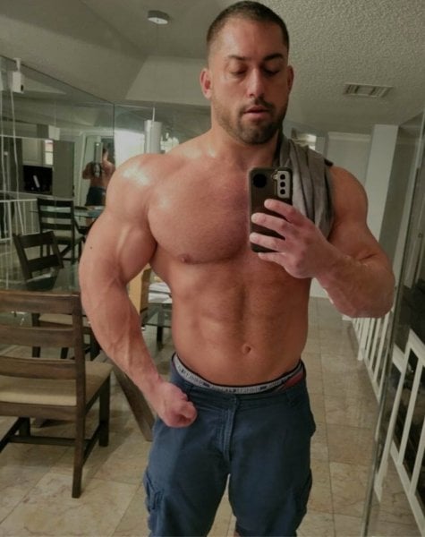 MonstahMikeMssge performs massage in Wilton Manors, FL - 942388