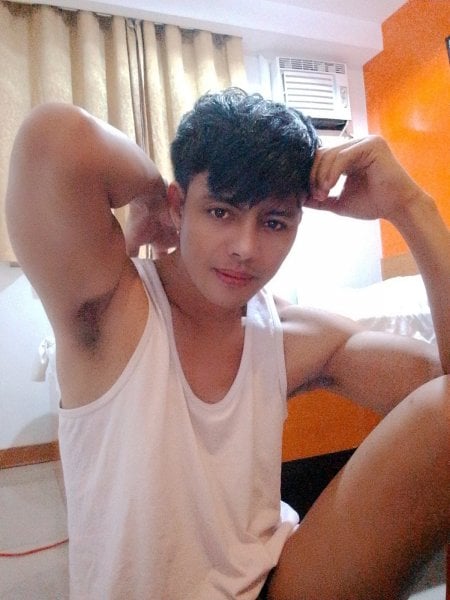 Jackleos performs massage in Manila, Philippines - 927148