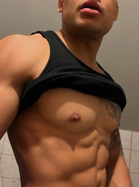 AlejadroDaniel performs massage in Seattle, WA - 946395