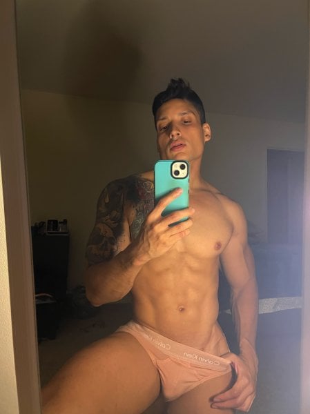 AlejadroDaniel performs massage in Seattle, WA - 931756