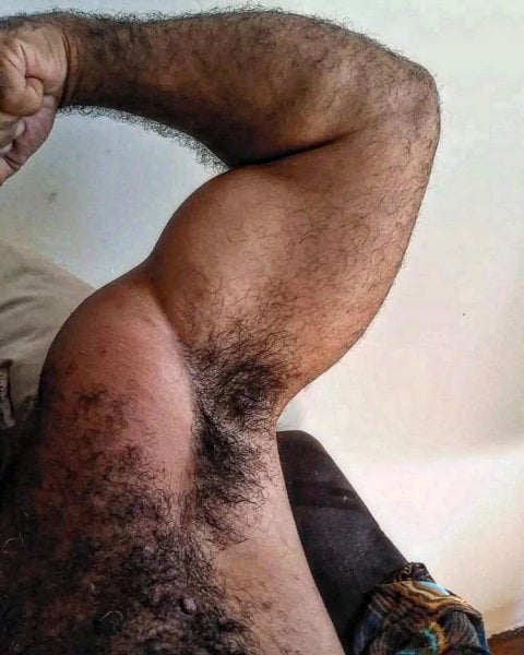 Musclebearbrazil performs massage in Rio de Janeiro, Brazil - 937304