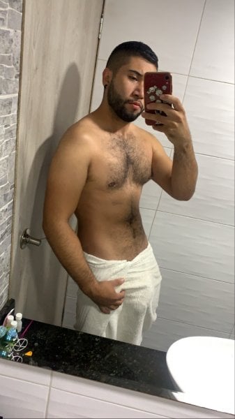 Martinzuluaga performs massage in London, United Kingdom - 946917