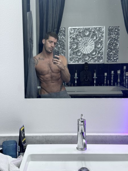 TyRoderick performs massage in Las Vegas, NV - 925131