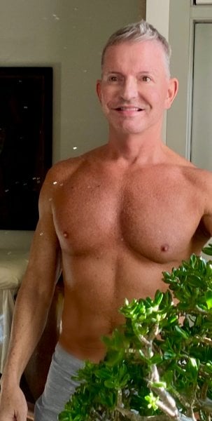 Greyston performs massage in Dallas, TX - 945003