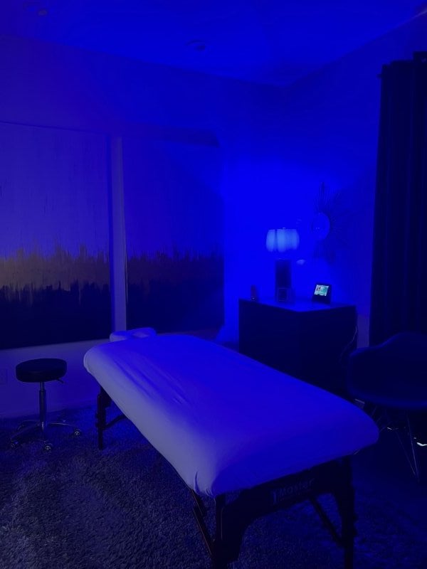 WestCoastTherapy performs massage in Chicago, IL - 919102