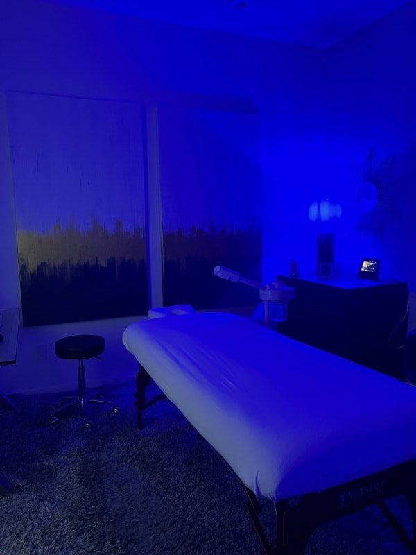 WestCoastTherapy performs massage in Chicago, IL - 919103