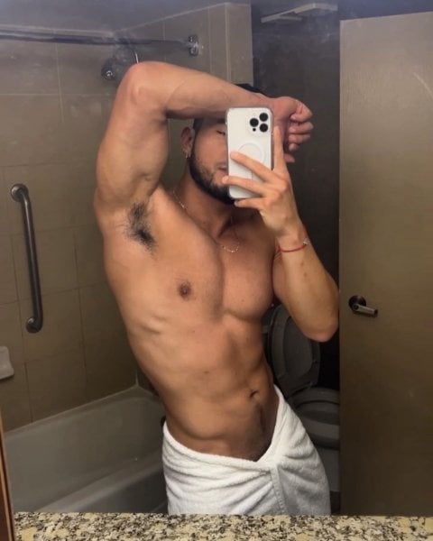 Danilo performs massage in Birmingham, AL - 914116