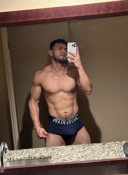 Danilo performs massage in Birmingham, AL - 945675