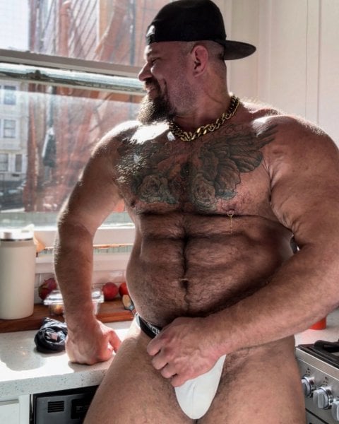 MuscleBeefcake performs massage in San Francisco, CA - 926640