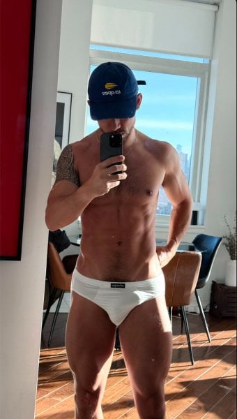 RyanLarge performs massage in New York City, NY - 975685