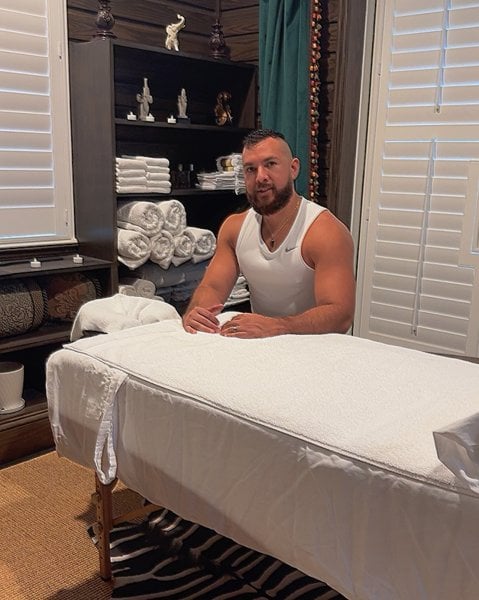 Paodinho performs massage in Orlando, FL - 950721