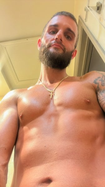 ChristopherCL performs massage in Milwaukee, WI - 978103