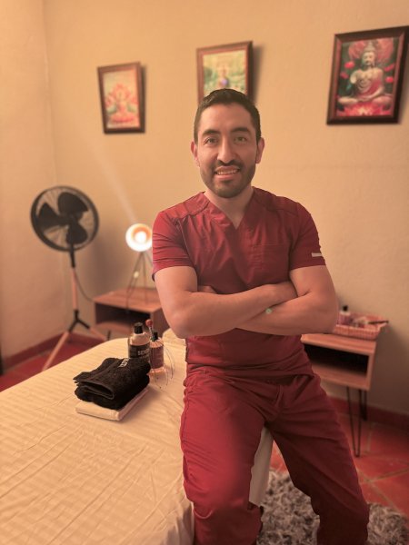 RelaxSMA performs massage in San Miguel de Allende, Mexico - 963806