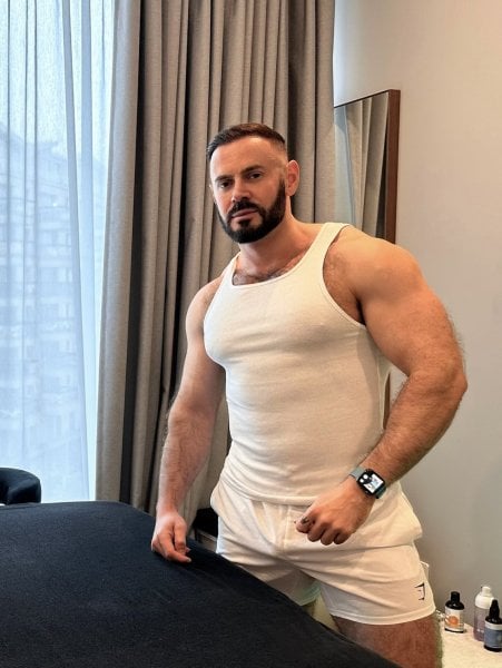 REGO performs massage in Shanghai, China - 958252