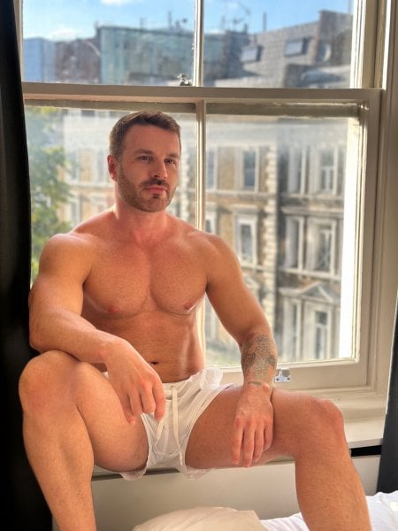 DouglasLondon performs massage in London, United Kingdom - 961555