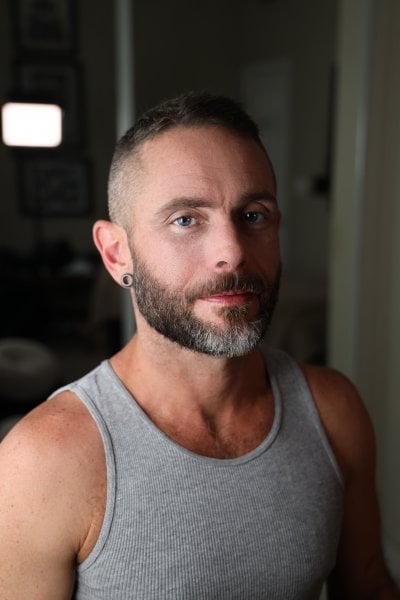 ChrisRyan performs massage in Palm Springs, CA - 980585