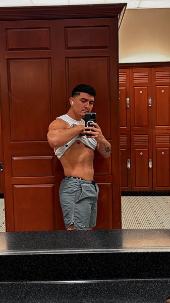 Santiii performs massage in San Jose, CA - 975003