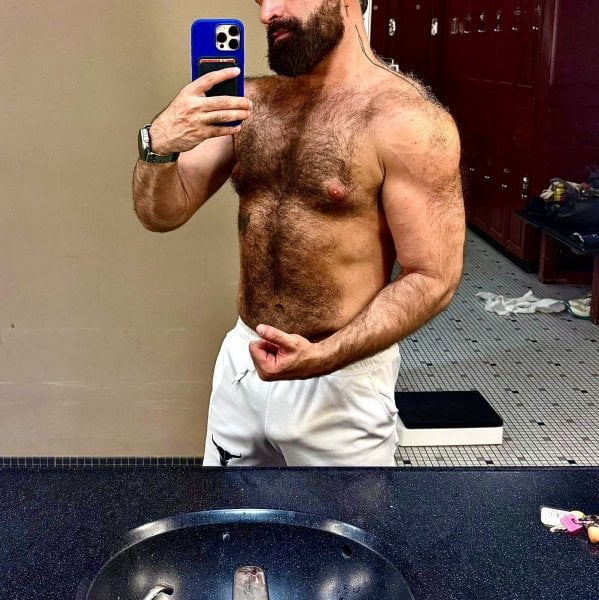 MarkHairyBrazil performs massage in Minneapolis, MN - 968029