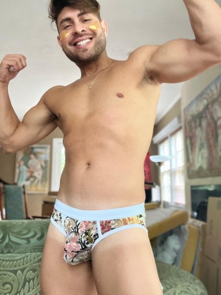 Aronyovera performs massage in Fort Lauderdale, FL - 953378