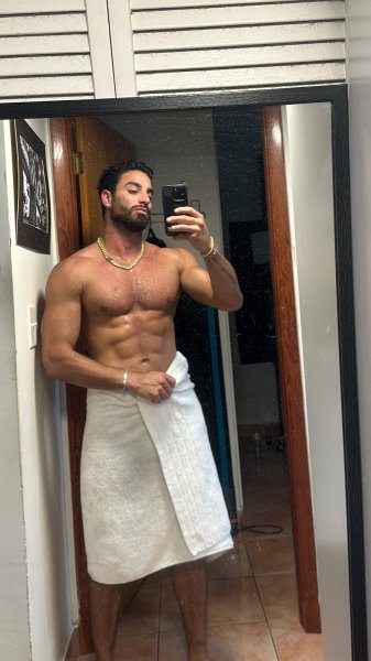 Massagebycurtis performs massage in Miami, FL - 965991