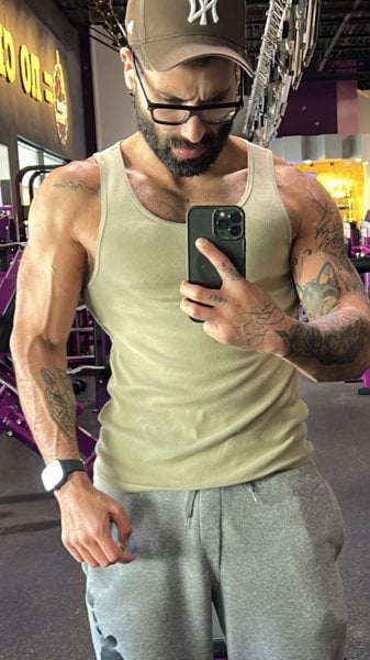 AdrianUd performs massage in Miami, FL - 966750