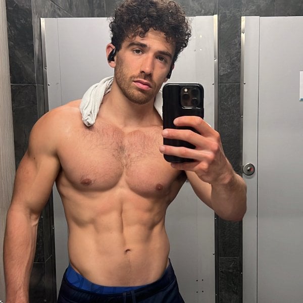 Xavii performs massage in West Hollywood, CA - 975740