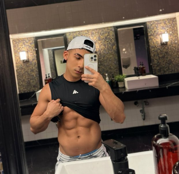 Sebas_fit performs massage in Manhattan, NY - 962927