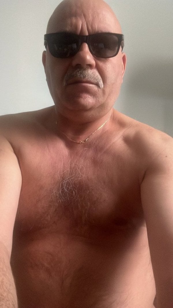 Daddymasage performs massage in Paris, France - 956982