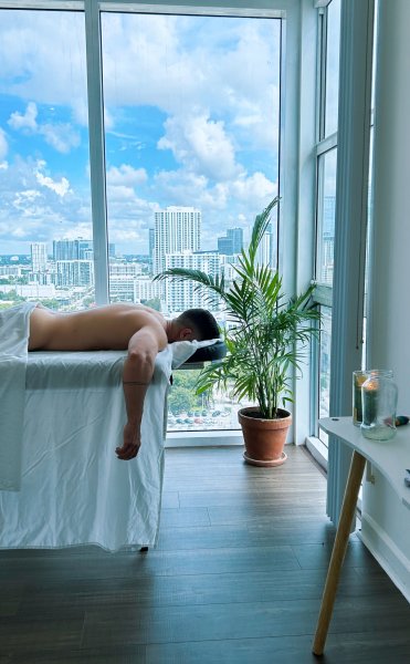 AlfonsoP performs massage in San Francisco, CA - 954890