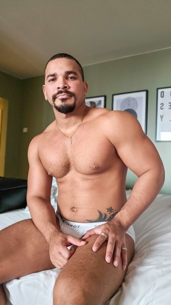 victtor performs massage in Miami, FL - 959680