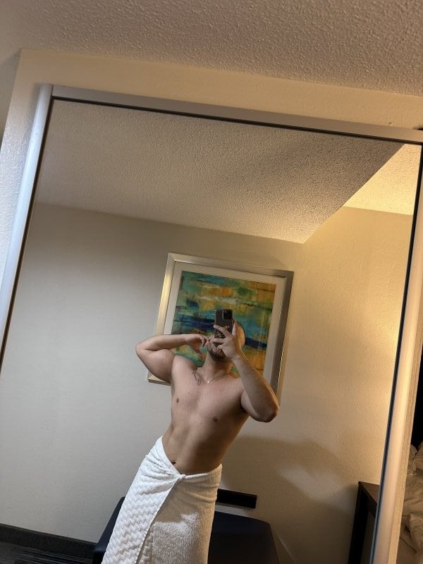 Eloyv performs massage in Philadelphia, PA - 971330