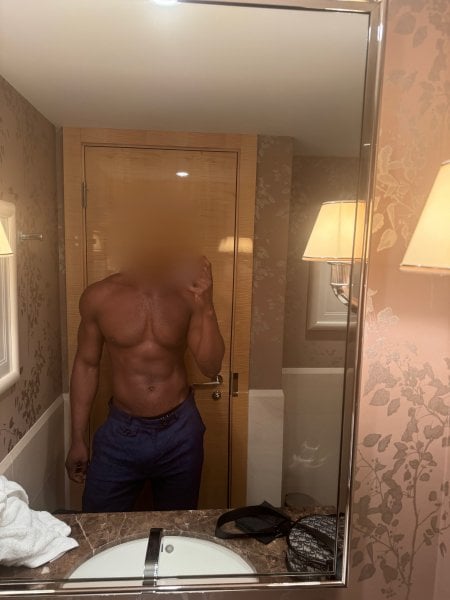 KevinghanaXL performs massage in London, United Kingdom - 963043