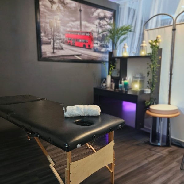 LukeyMickeyXL performs massage in London, United Kingdom - 963858